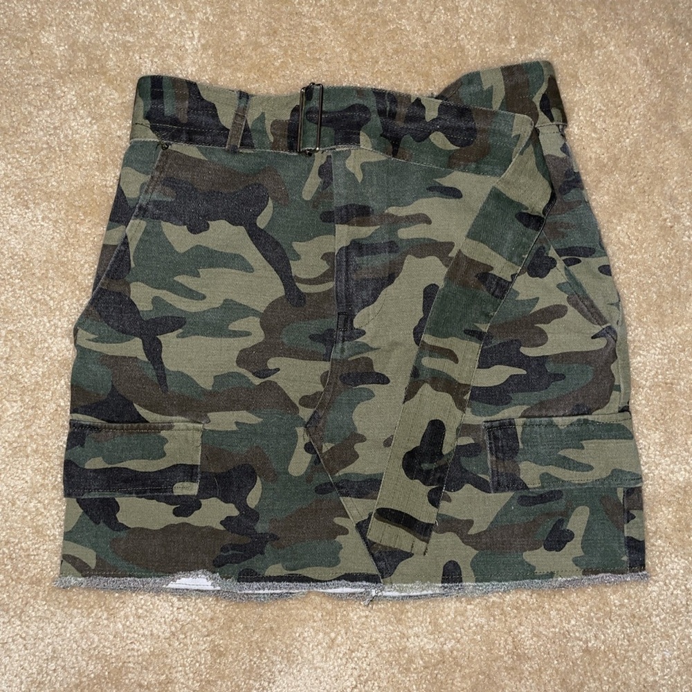 Forever 21 CAMO skirt